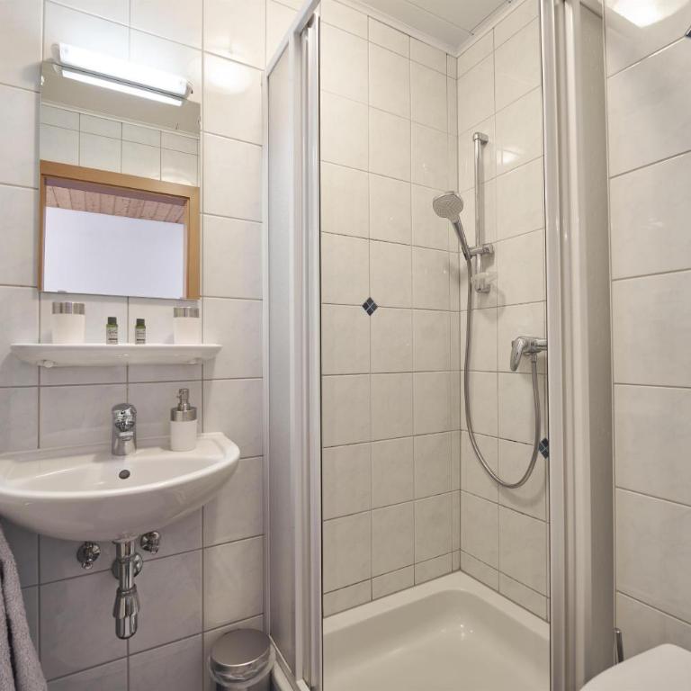 Xeis NeSt - Doppelzimmer mit Dusche - 2