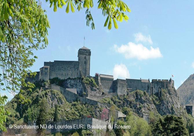 Appart LOURDES 100 m GARE - 4 Places avec Balcon 10mn Sanctuaire - Appartement 1 Chambre - 14
