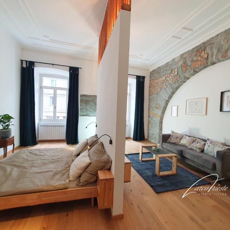 Larco Trieste studio living 3 - Appartamento con 1 Camera da Letto - 2