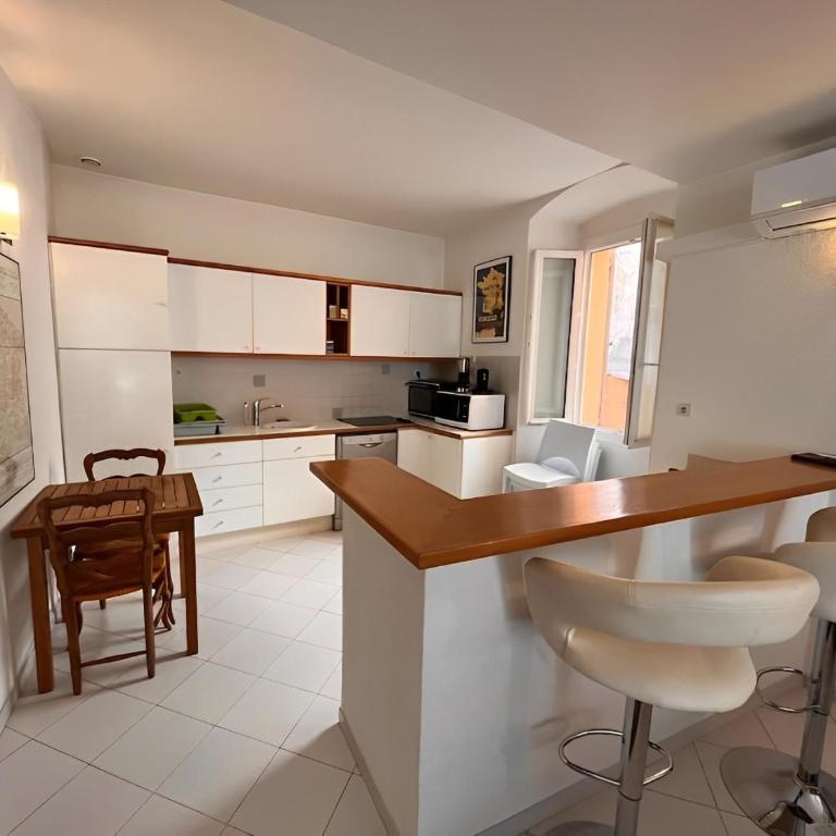 Appartement spacieux en face du port - Apartment mit 1 Schlafzimmer - 2