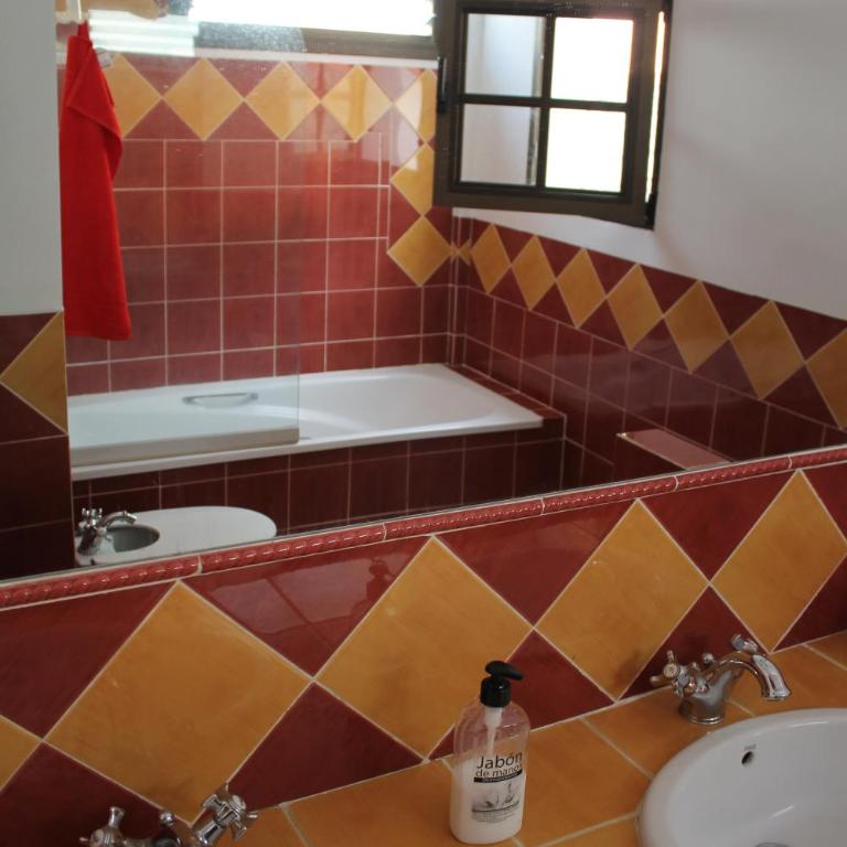 La Tortuga Hostel - Cama en habitación compartida mixta con 4 camas y baño - 8