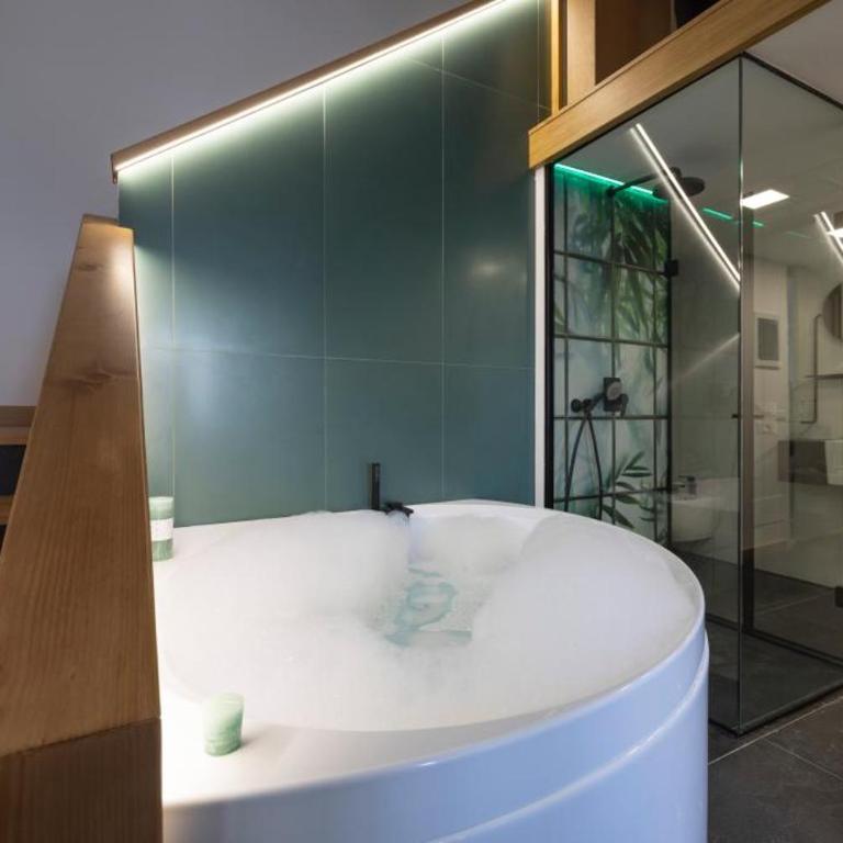 Bali AQUA&CHARME - Camera King con Vasca Idromassaggio - 1