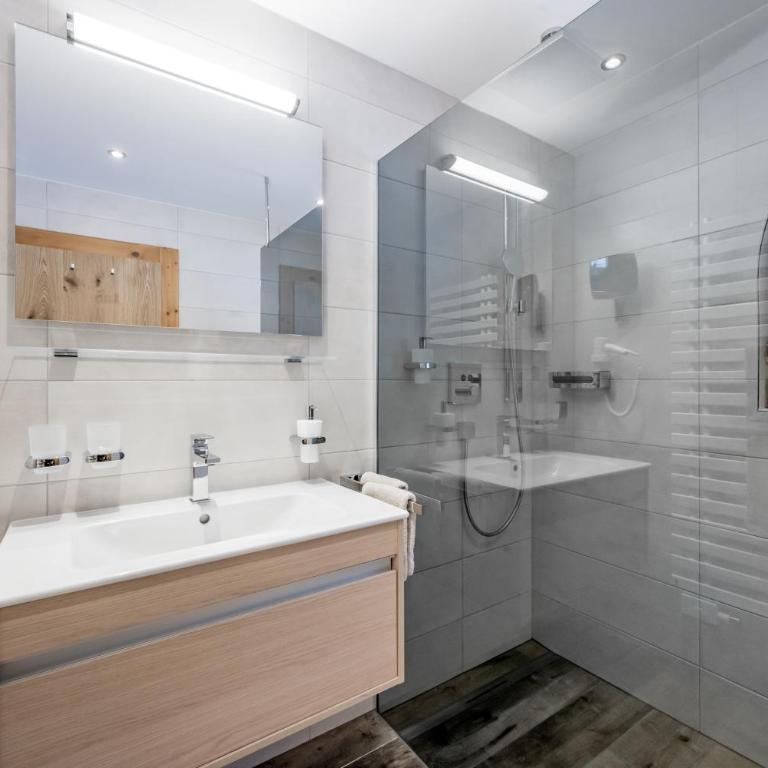 Naturhotel Alpenblick - Doppelzimmer mit Bergblick - 5