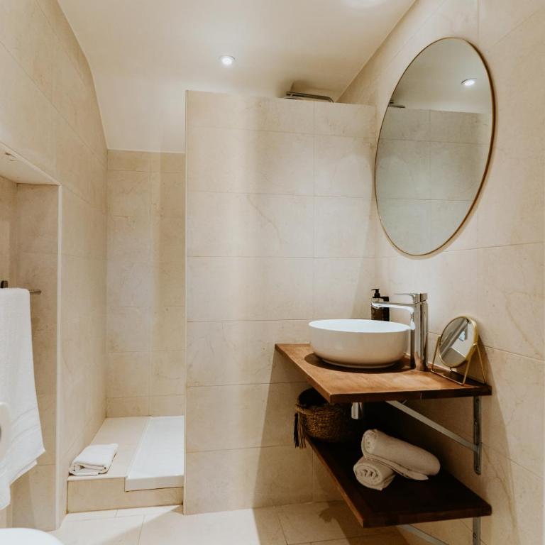 Palm Boutique Hôtel Nice - Chambre Familiale (2 Adultes + 1 Enfant) - 6