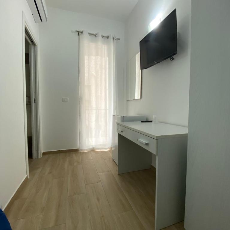IN CENTRO ROOMS Vicino Cefalù SELF-CHEK-IN - Small Double Room - 2