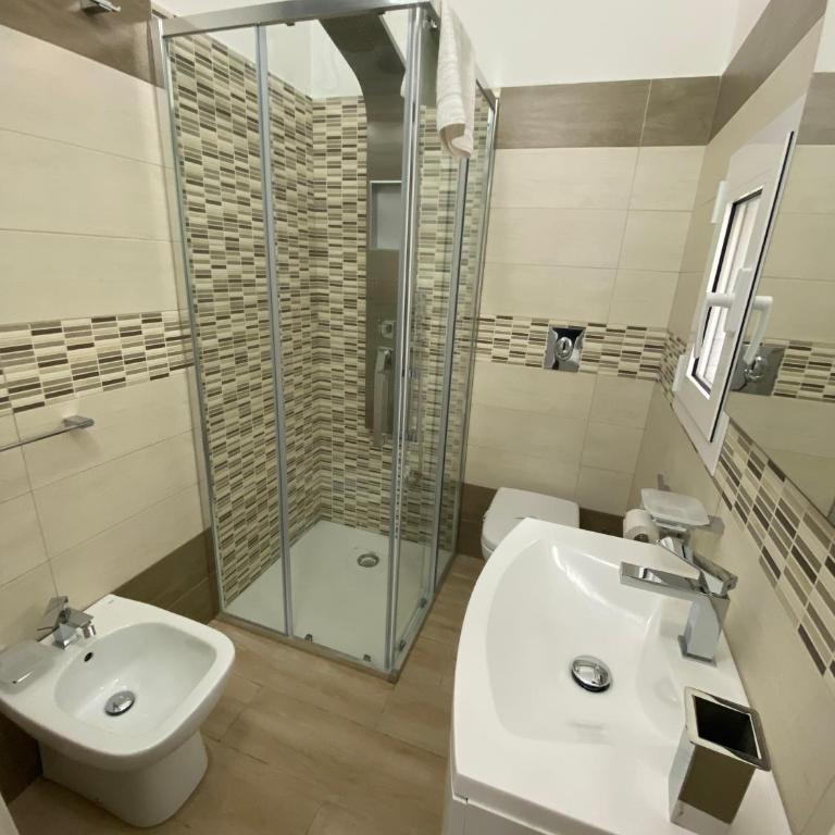 IN CENTRO ROOMS Vicino Cefalù SELF-CHEK-IN - Small Double Room - 4