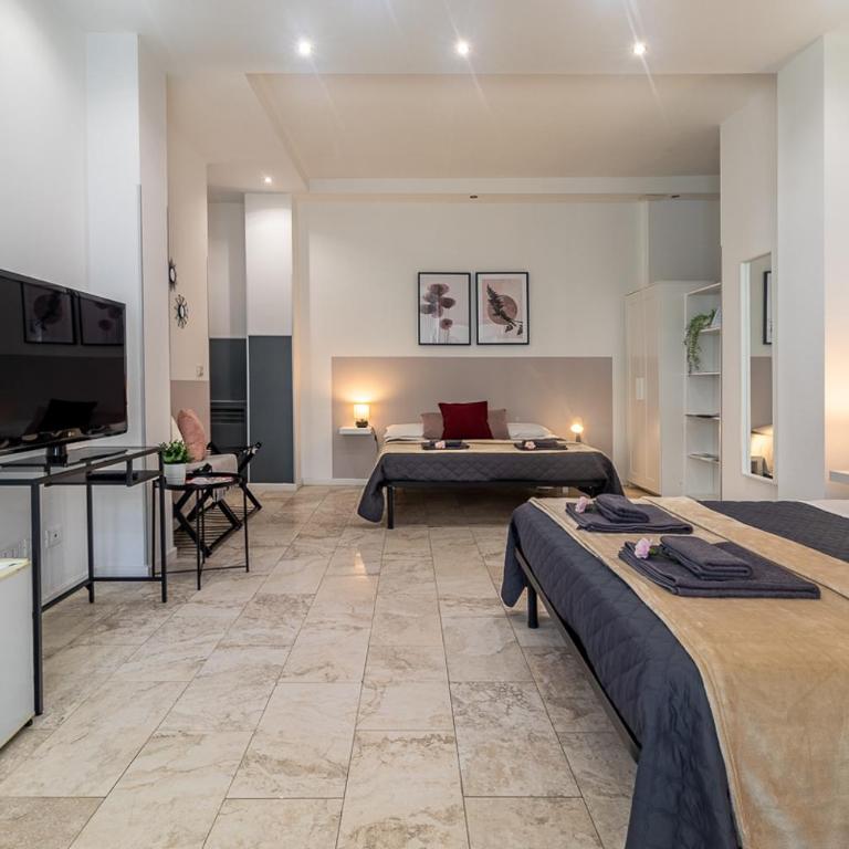 Bologna Bed Station - Quadruple Room with Balcony - 1