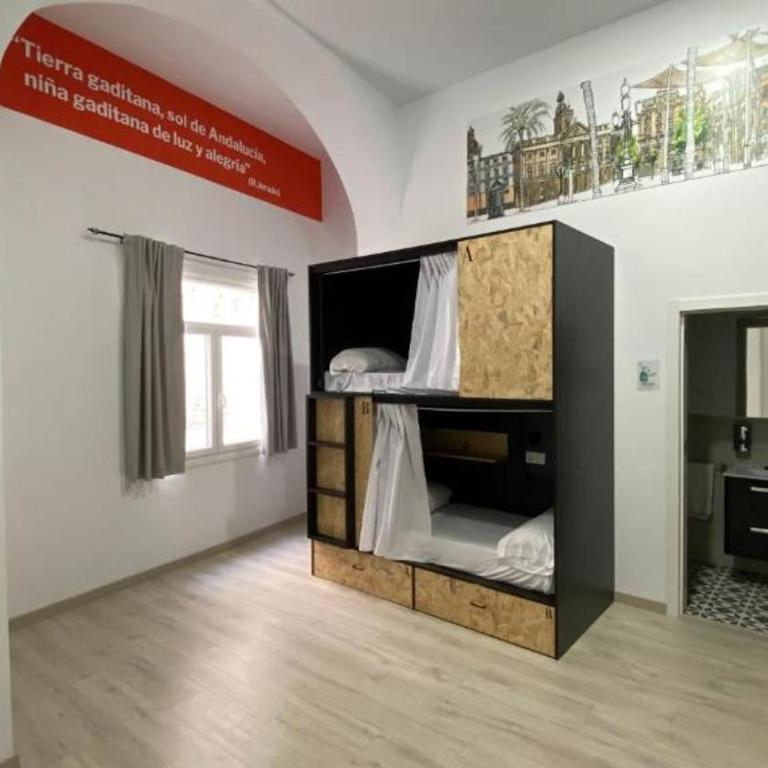 Planeta Cadiz Hostel - Cama en habitación compartida de 6 camas - 1
