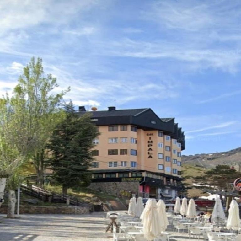 Apartamento Ameto en la plaza Pradollano"Junto al telecabina Borreguiles" - Dúplex de 3 dormitorios - 25