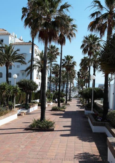 Detached Villa 4 bed Duquesa with Private infinity pool close to port and beach - Villa - 82