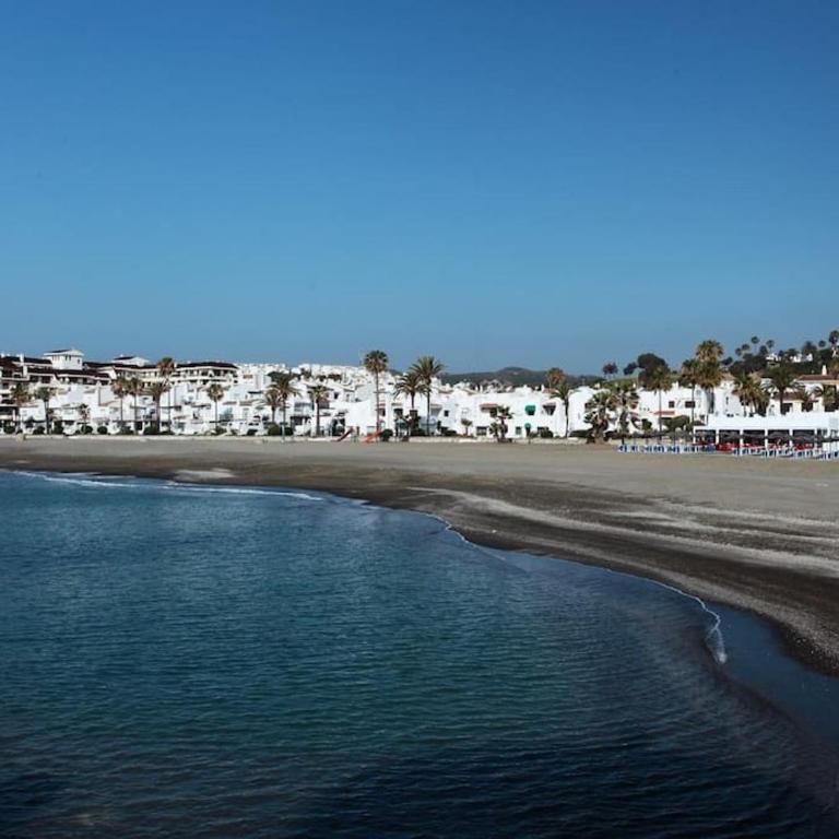 Detached Villa 4 bed Duquesa with Private infinity pool close to port and beach - Villa - 76