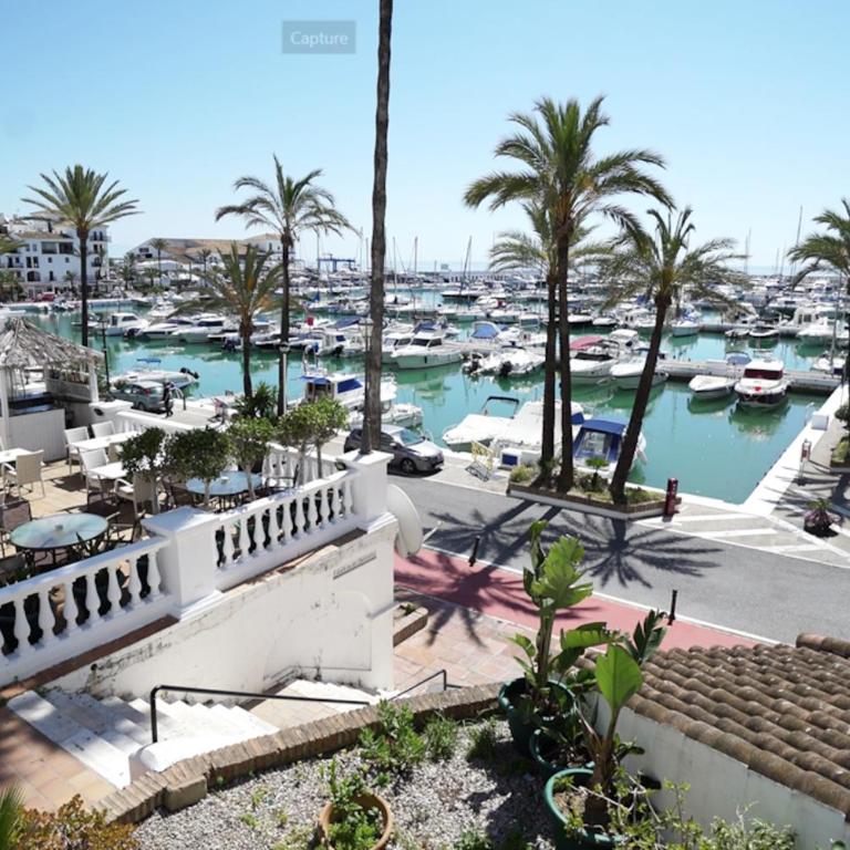 Detached Villa 4 bed Duquesa with Private infinity pool close to port and beach - Villa - 59