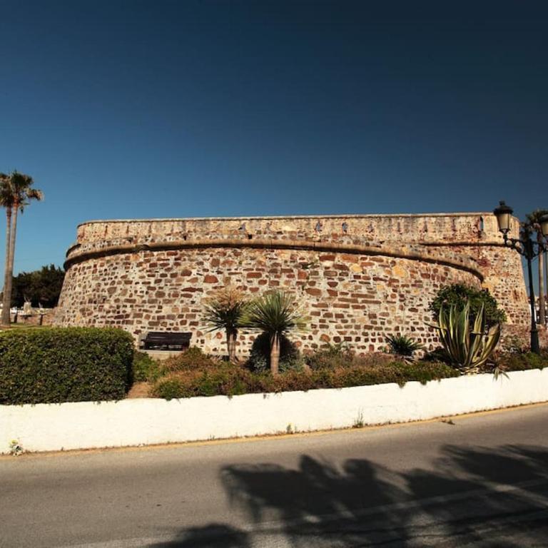 Detached Villa 4 bed Duquesa with Private infinity pool close to port and beach - Villa - 86