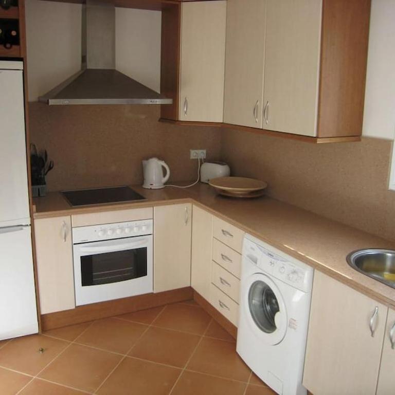 Detached Villa 4 bed Duquesa with Private infinity pool close to port and beach - Villa - 50