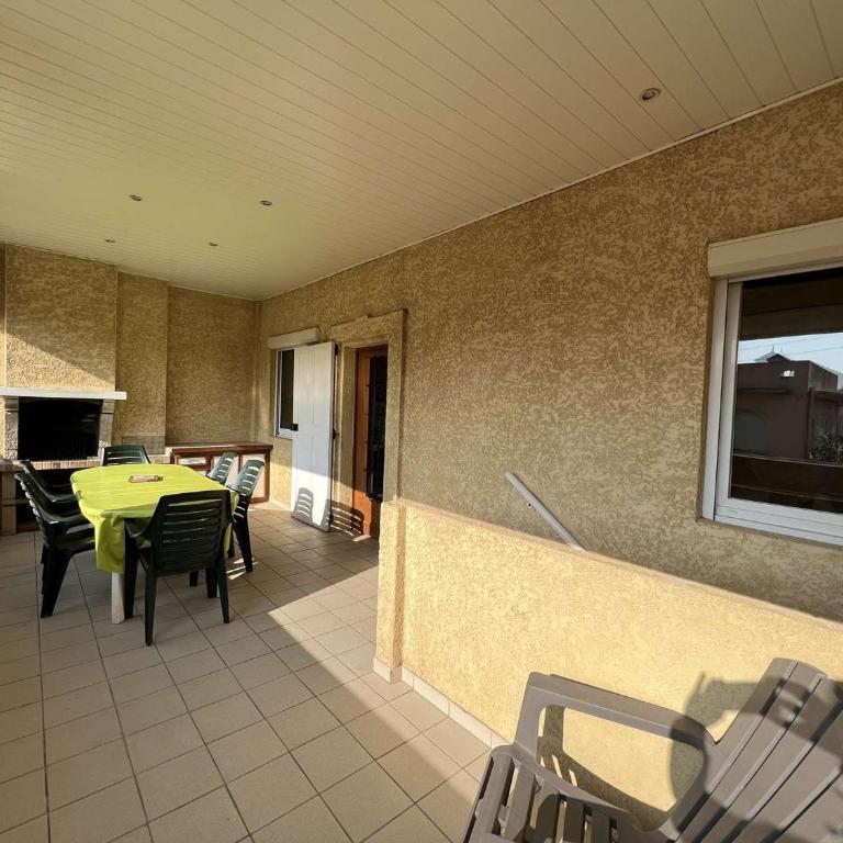 T4 Centre-Ville, 8 Pers, Terrasse, Parking, à 200m Plage/Commerces - FR-1-701-49 - Maison de Vacances - 2