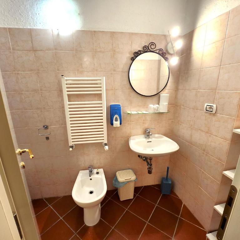 B&B Le Quattro Stagioni - Camera Matrimoniale con Bagno Privato - 3