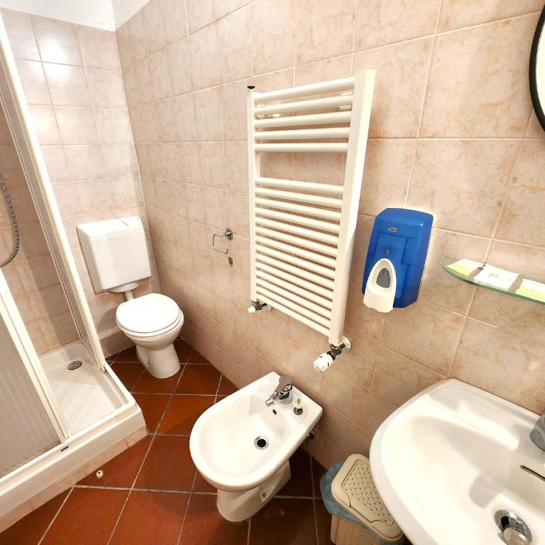 B&B Le Quattro Stagioni - Camera Matrimoniale con Bagno Privato - 5