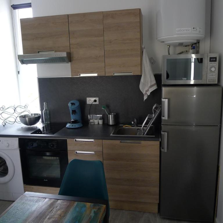 Le 67b Emplacement idéal coeur des Sables T2 *** 30 m2 - One-Bedroom Apartment - 12