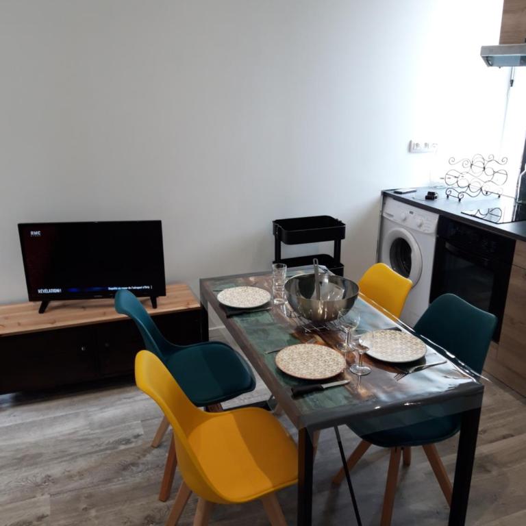 Le 67b Emplacement idéal coeur des Sables T2 *** 30 m2 - One-Bedroom Apartment - 6