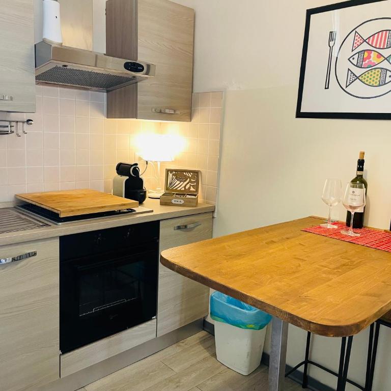 Montello Guest House & Apartment - Triple Room with Balcony - 17