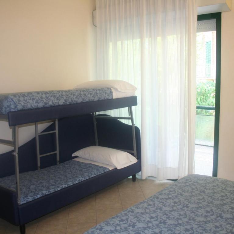 Hotel Saint Tropez - Quadruple Room - 6