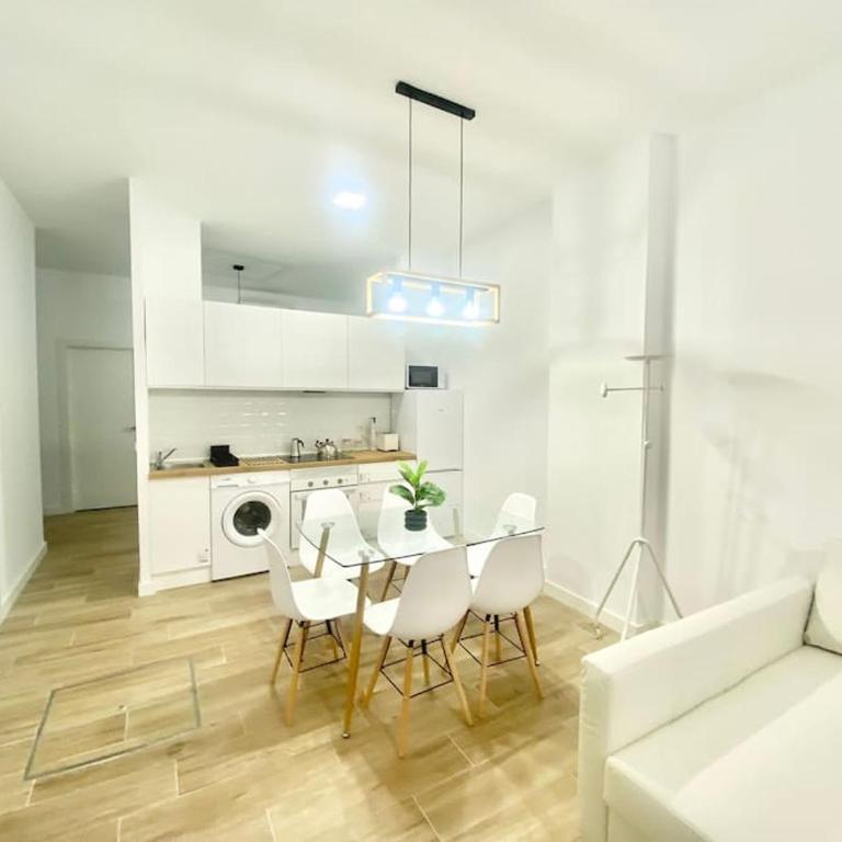 Puente Praga Aparment - Two-Bedroom Apartment - 6