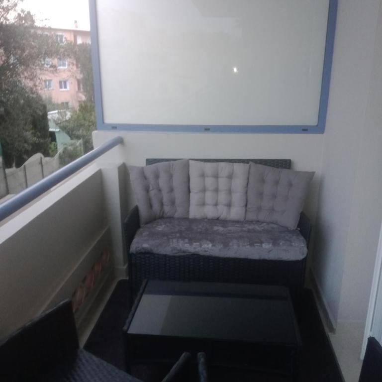 jasmin - One-Bedroom Apartment - 1