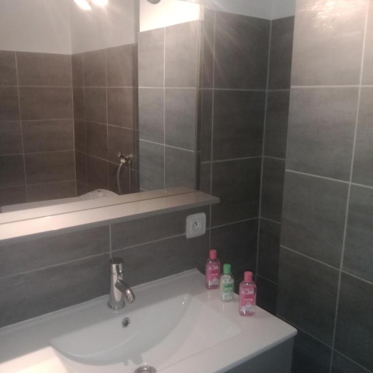 jasmin - One-Bedroom Apartment - 3