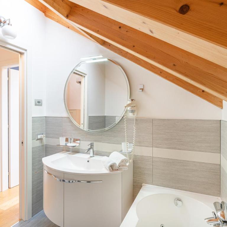 Ca' Degli Antichi Giardini Apartments - Appartmento con 2 Camere da Letto - su 2 Livelli con Terrazza - 24