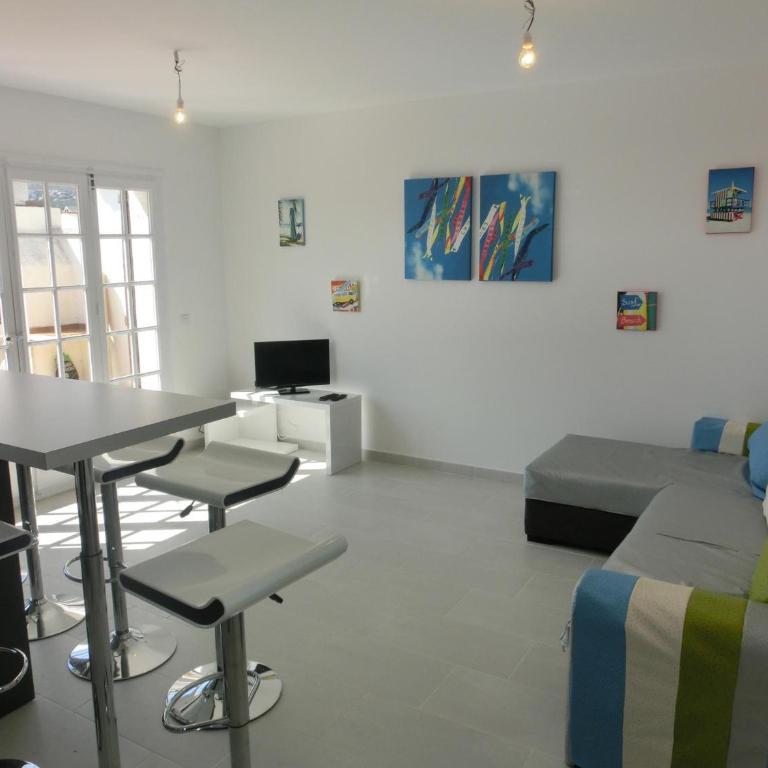 Ático renovado y luminoso con 2 terrazas, cerca de la playa y paseo marítimo, parking y WIFI inclus - ES-228-47 - Apartamento - 3