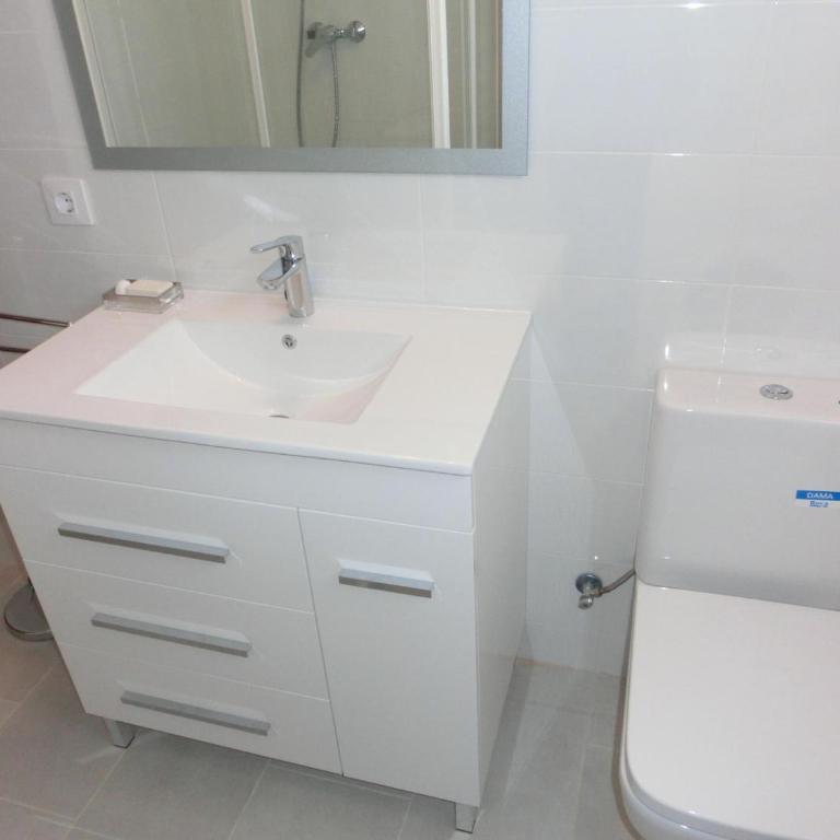 Ático renovado y luminoso con 2 terrazas, cerca de la playa y paseo marítimo, parking y WIFI inclus - ES-228-47 - Apartamento - 4