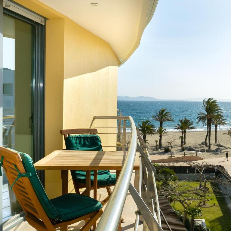 Apartamento en Roses: Frente al Mar, Terraza, Piscina, Aire Acondicionado y Wifi - ES-228-103 - Apartment - 10
