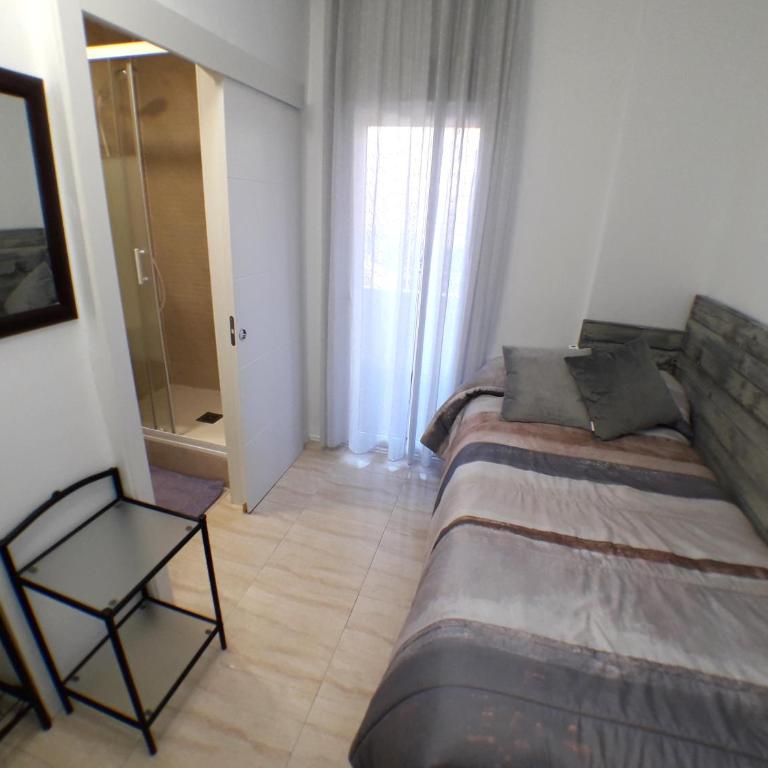 Pensión La Estación - Habitación Triple con baño privado - 8