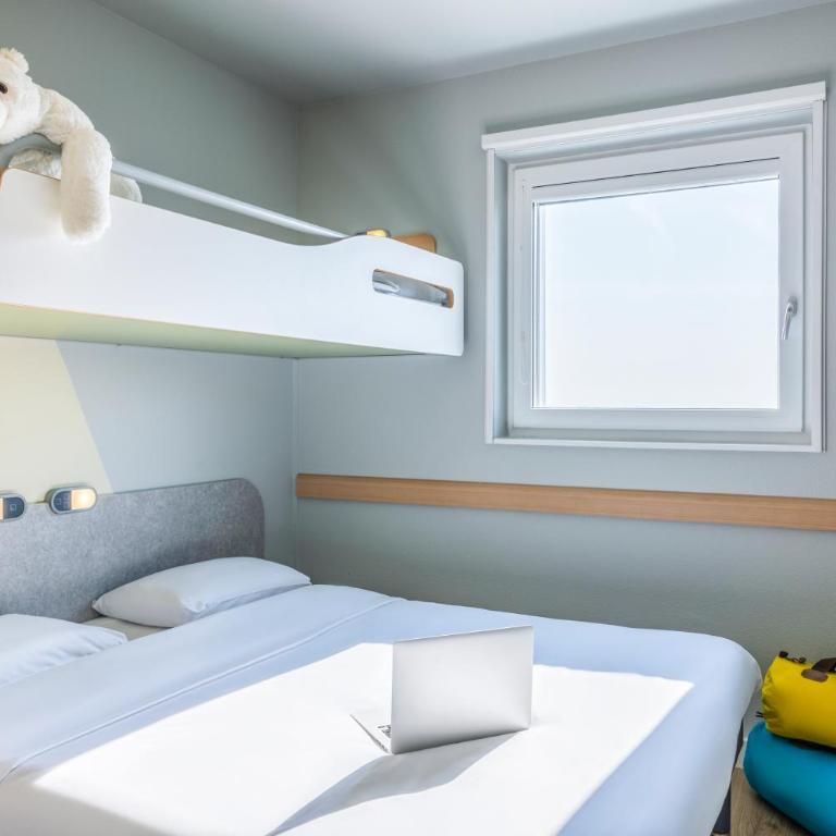 Ibis budget Lausanne-Bussigny - Dreibettzimmer mit 1 Doppelbett und 1 Etagenbett - 10