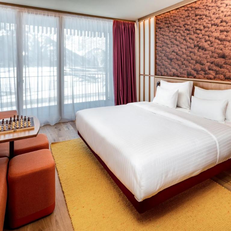 Falkensteiner Family Hotel Montafon - The Leading Hotels of the World - Familiensuite mit Balkon - 2