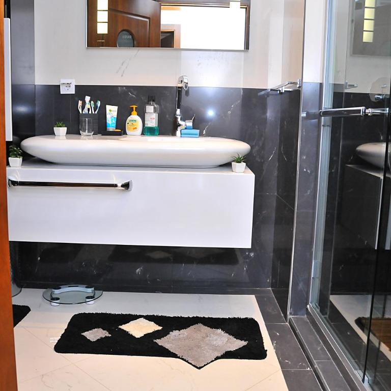 APARTMENTS FOKA & SPA - 600m from Gondola ski lift - Two-Bedroom Apartment with Terrace - 1