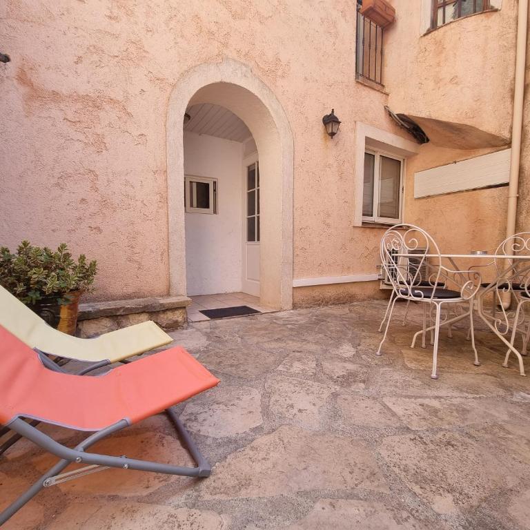 Appartement dans ancien moulin à huile rénové - Appartement 2 Chambres - Vue sur Jardin - 13