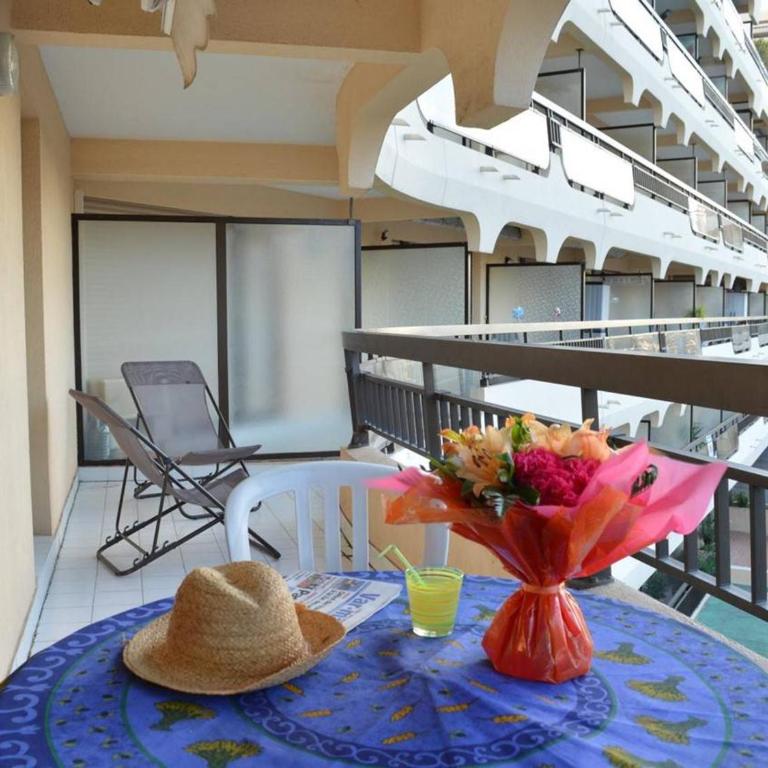 Appartement 2P, 4 Couchages, Terrasse et Salon de Jardin à 200m de la Plage, Fréjus - FR-1-226A-22 - Apartment (4 Erwachsene) - 1