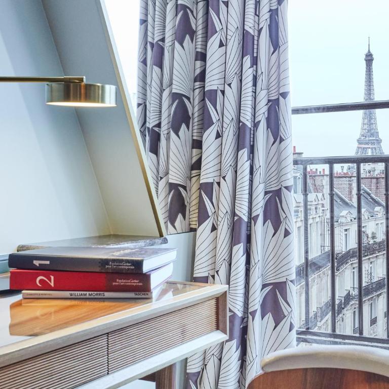 Grand Powers Hotel - Eiffel Tower Suite - 3