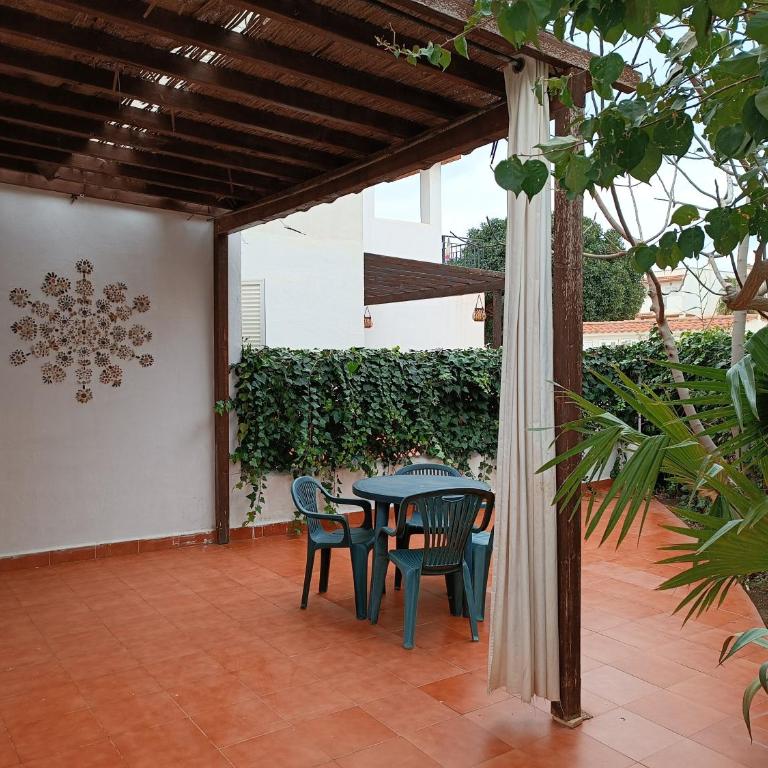 Casa baja naturista con patio en primera línea de playa con piscina comunitaria! - Apartamento de 1 dormitorio - 24