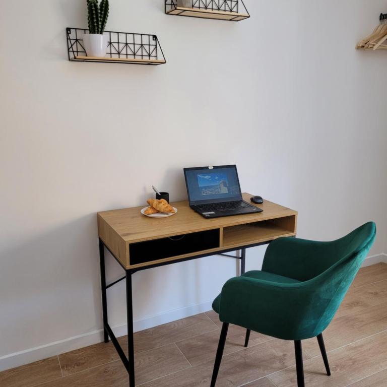 Holidays near the beach - Three-Bedroom Apartment - 9