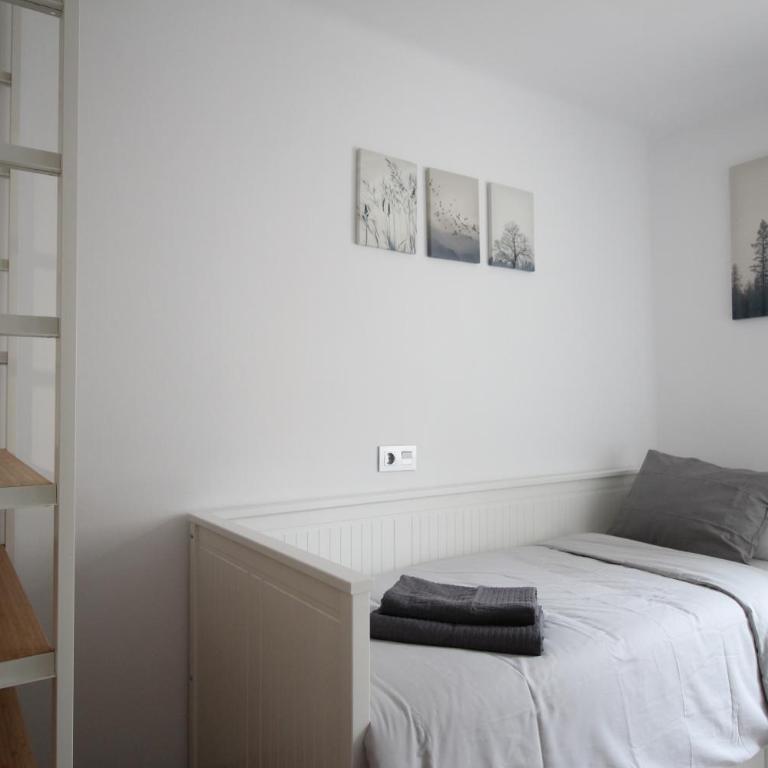 Apartamento los Pirineos Sabi - Three-Bedroom Apartment - 58
