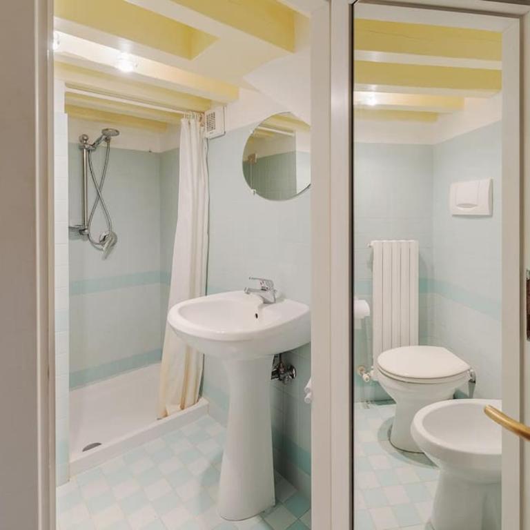 Walk on the water ✧ 5 minutes to Rialto Bridge - Two-Bedroom Apartment - 33