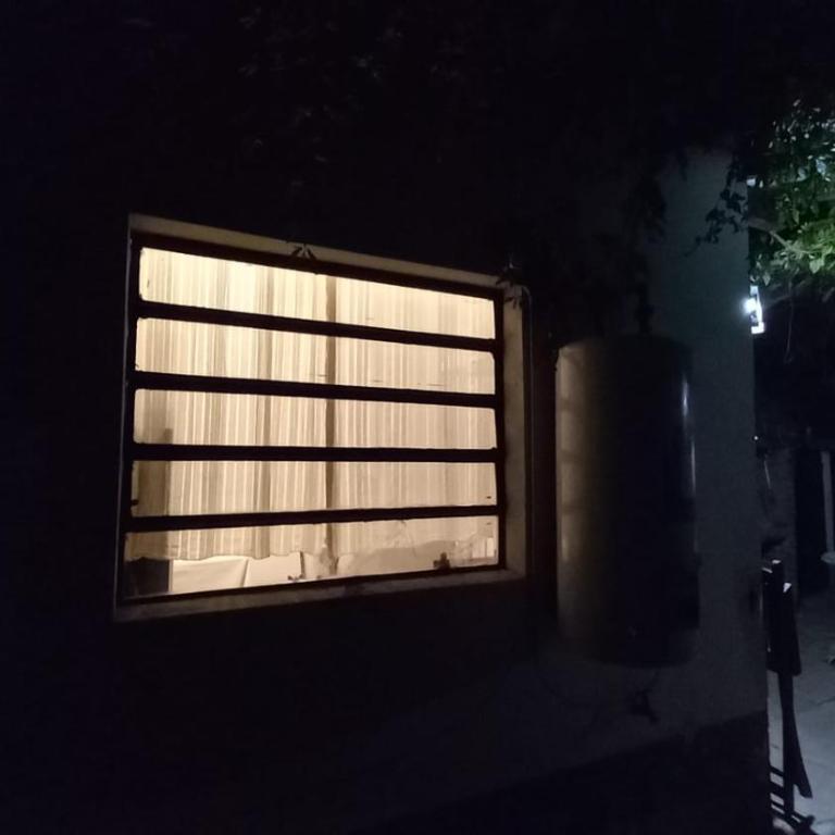 Casa de Huéspedes Muñiz sobre parque de 1000m2, 1 dormitorio, 20m2 cubiertos, baño con ducha, pileta cilíndrica de 3x076 - Casa con 1 dormitorio - 49
