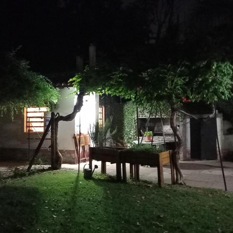 Casa de Huéspedes Muñiz sobre parque de 1000m2, 1 dormitorio, 20m2 cubiertos, baño con ducha, pileta cilíndrica de 3x076 - Casa con 1 dormitorio - 52