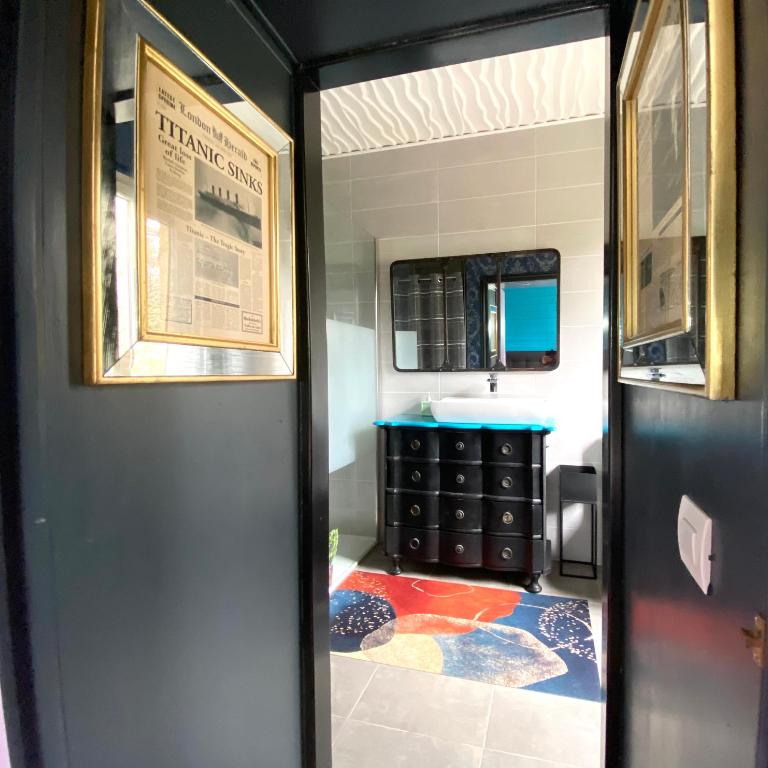 Domaine Ô Clair de Lune - Chambres d'Hôtes et Gîtes à Sarlat - Accès Cité Médiévale 5 minutes à pied - Parking - SPA & Massages en option - Piscine de saison - Chambre Double Privilège avec Salle de Bains Privative - 6