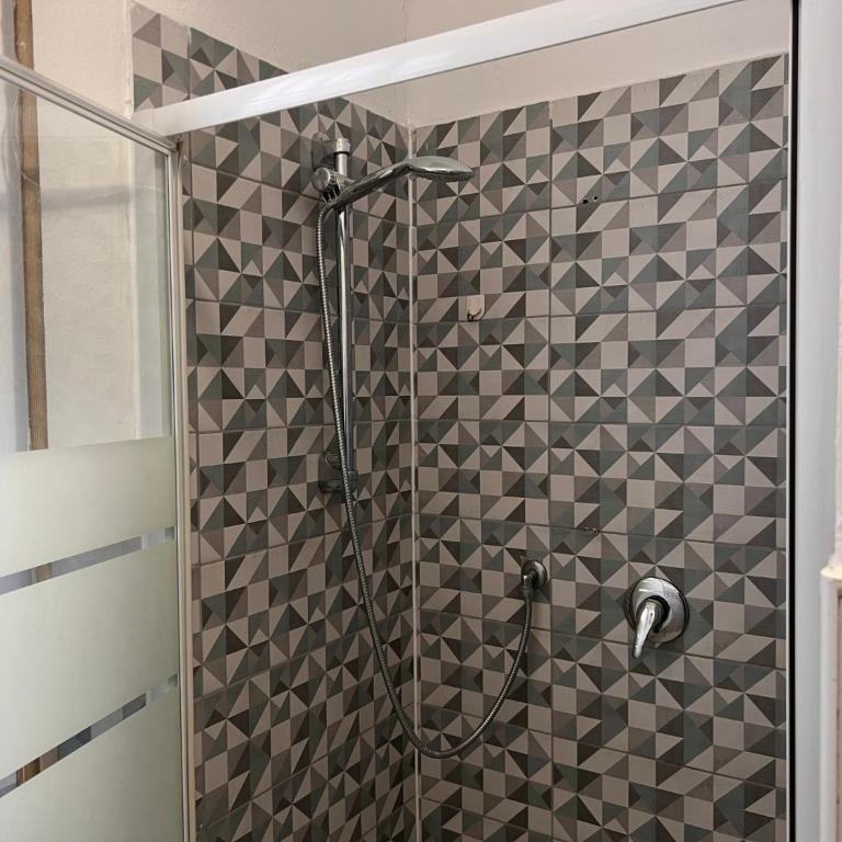 Como City Life - Standard Single Room with Shared Bathroom - 1