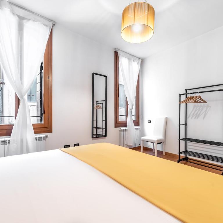 The Most Central In Venice [ San Marco Rialto ] - Three-Bedroom Apartment - 4