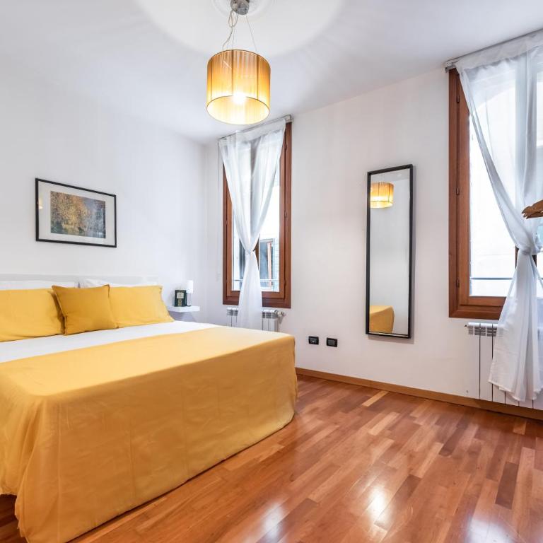 The Most Central In Venice [ San Marco Rialto ] - Three-Bedroom Apartment - 3