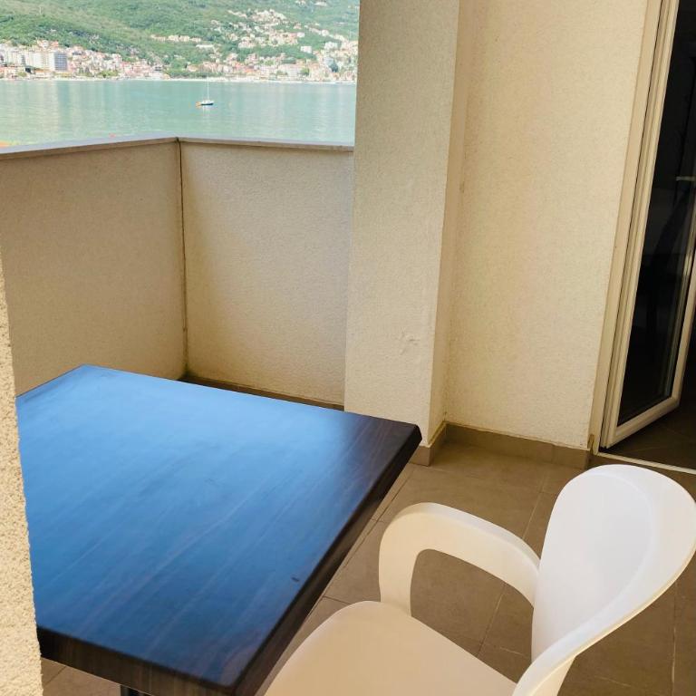 Hotel Vienna - Double Room with Balcony - 13